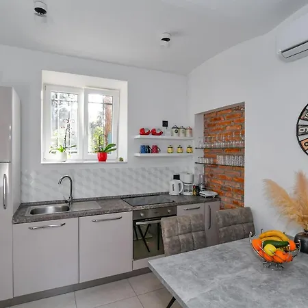Lovely Mit Terrace,unique Location,near The But Middle Of Bamboo And Palm Park Apartamento Opatija