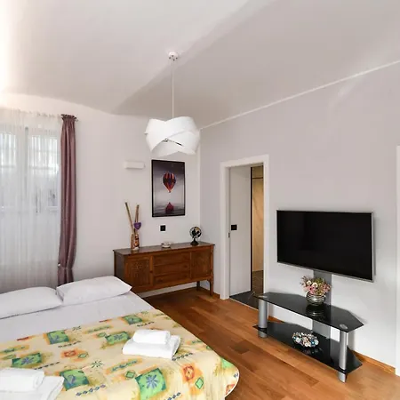 Lovely Mit Terrace,unique Location,near The But Middle Of Bamboo And Palm Park * Opatija