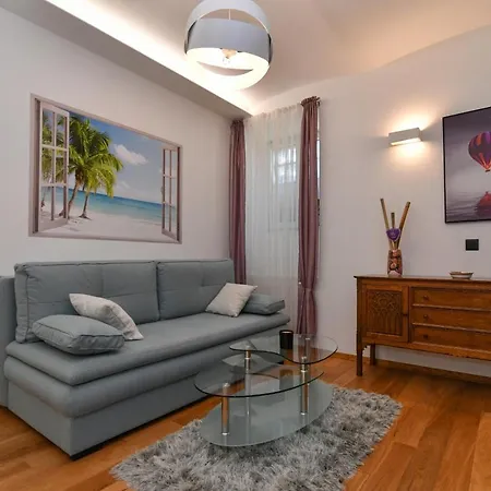 Lovely Mit Terrace,unique Location,near The But Middle Of Bamboo And Palm Park * Opatija