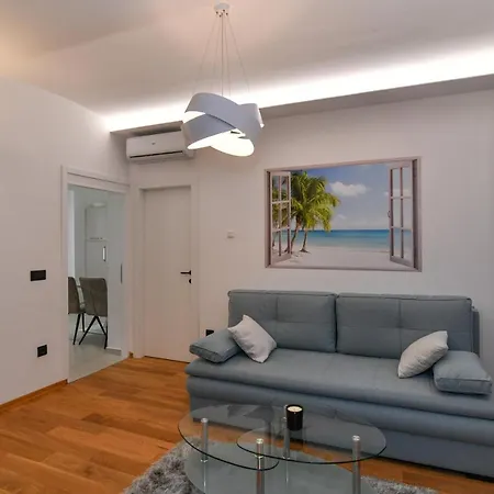 Apartamento Lovely Mit Terrace,unique Location,near The But Middle Of Bamboo And Palm Park Opatija