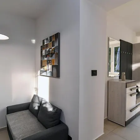Lovely Mit Terrace,unique Location,near The But Middle Of Bamboo And Palm Park *