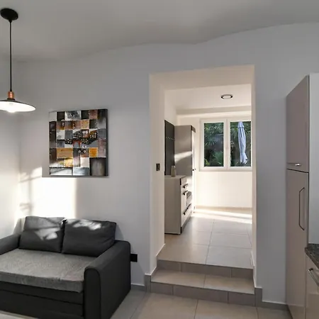 Lovely Mit Terrace,unique Location,near The But Middle Of Bamboo And Palm Park * Opatija